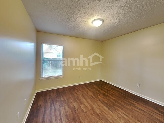 Building Photo - 633 Battlegate Ln