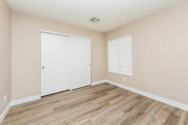 Building Photo - 3138 Fern Crest Ave