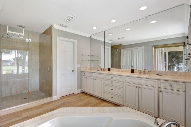 Building Photo - 11839 Pebblewood Dr
