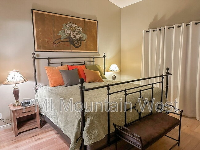 Building Photo - 171 E 3rd Ave