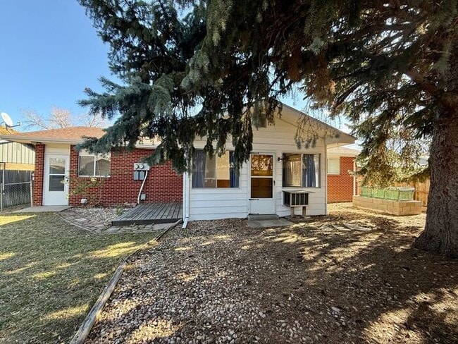 Building Photo - ***MOVE-IN SPECIAL 2 WEEKS FREE***2 Bed, 1.5 Bath Duplex for Rent in Fort Collins!