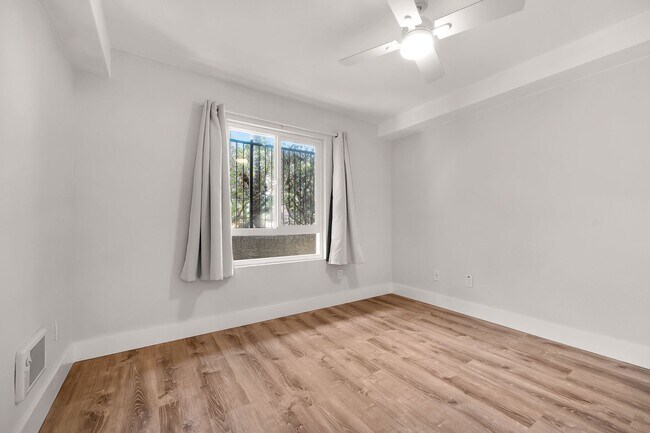 Building Photo - Fully Renovated 2-Bedroom Condo - Everything is NEW!