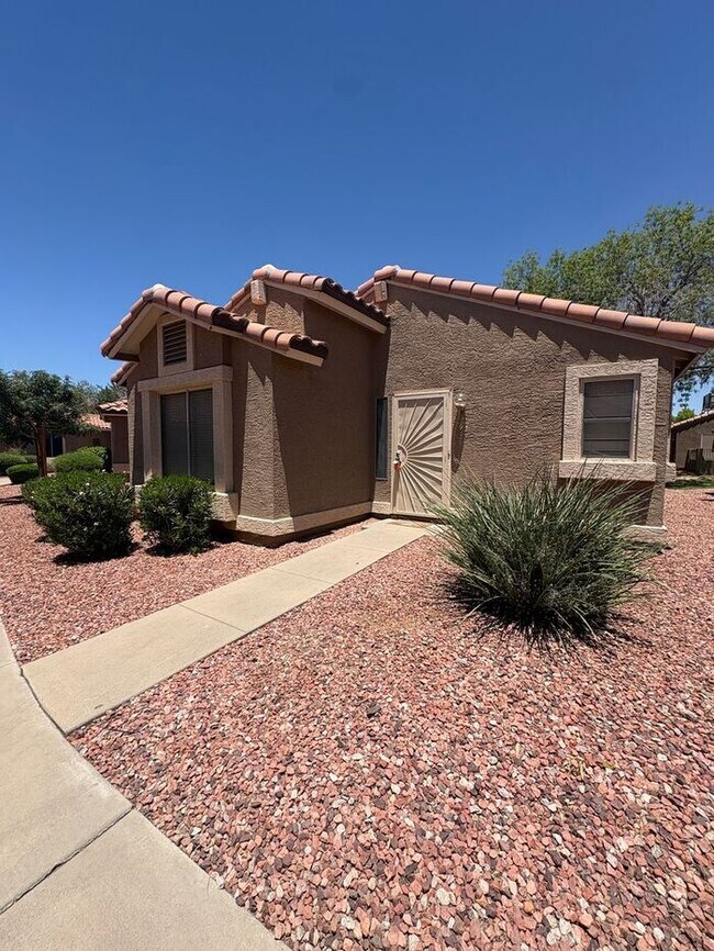 Building Photo - READY TO TOUR NOW! 2 Bedroom 2 Bath Peoria Townhouse