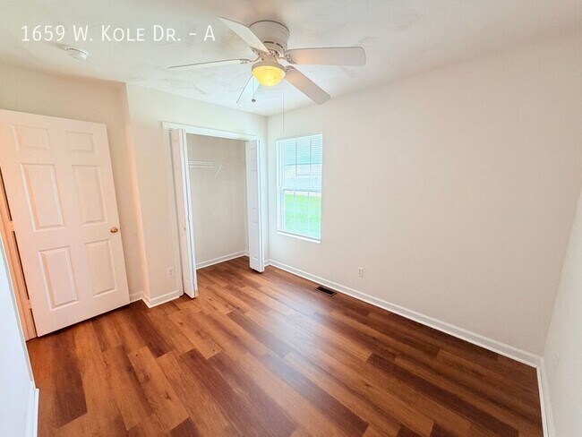 Building Photo - 1659 W Kole Dr