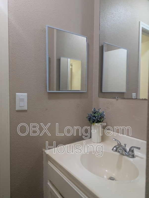 Building Photo - 207 Pine Grove Trail