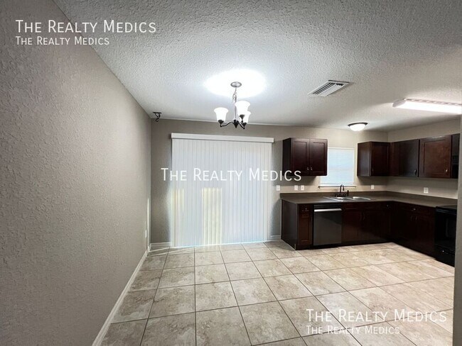 Building Photo - 36 Malauka Run Dr