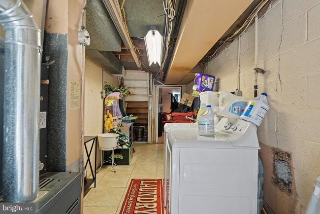 Building Photo - 2874 Tolbut St