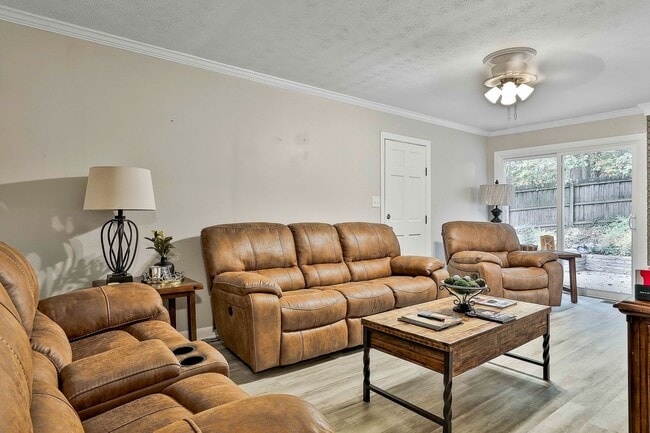 Building Photo - Renovated Peachtree City Ranch Close to Ev...