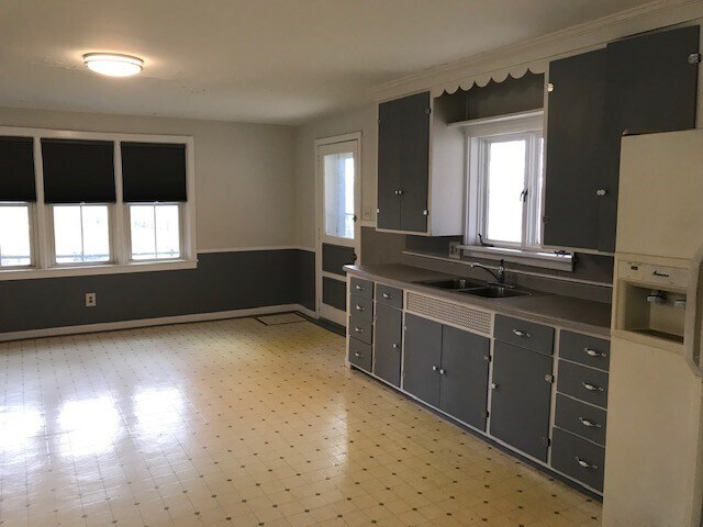 Building Photo - 155 King Rd