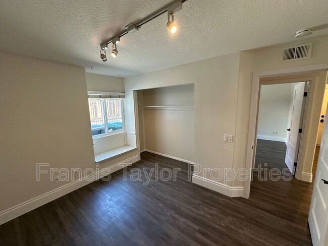 Building Photo - 4982 Wildwood Dr