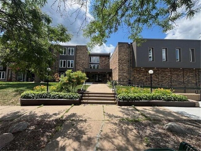 Building Photo - 450 Ford Rd