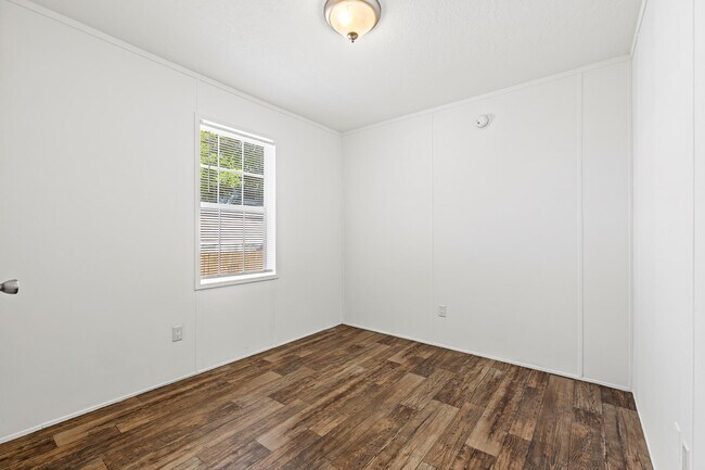 Building Photo - 10503 Marina Way