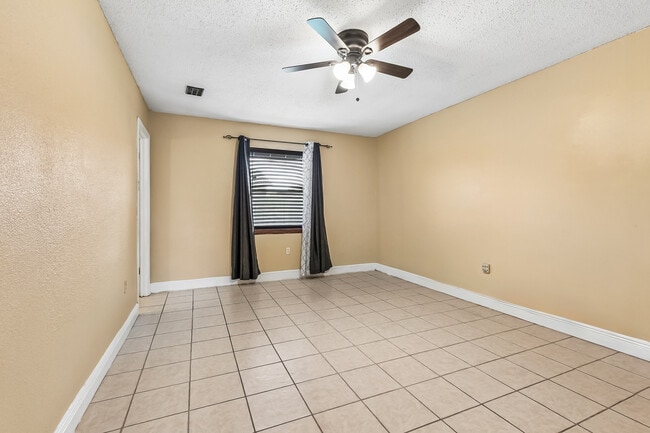 Building Photo - 1501 Somerset Pl