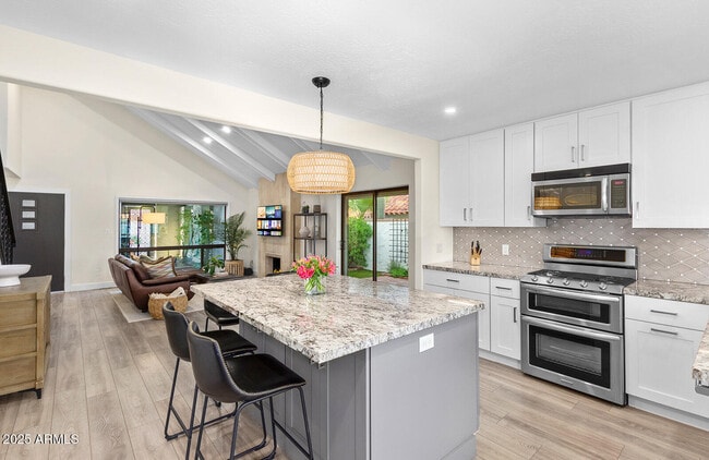 Building Photo - 5822 N Scottsdale Rd