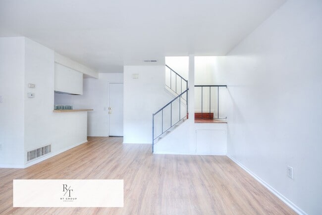 Building Photo - Cozy and Convenient 2-Bedroom, 1-Bath Home in Riverside