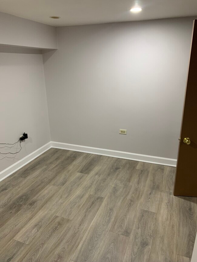 Building Photo - 3319 N Osage Ave