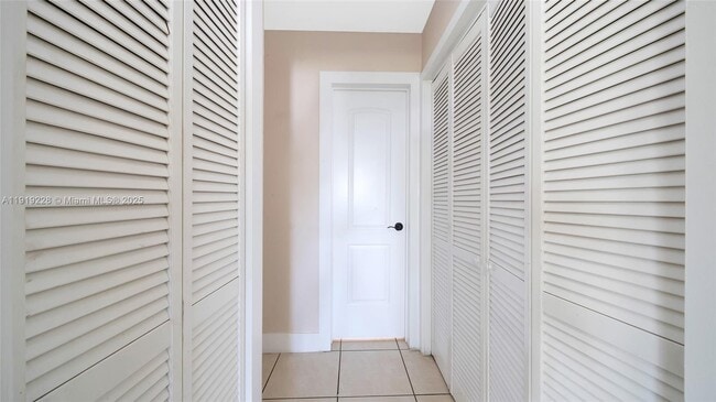 Building Photo - 592 NE 150th St