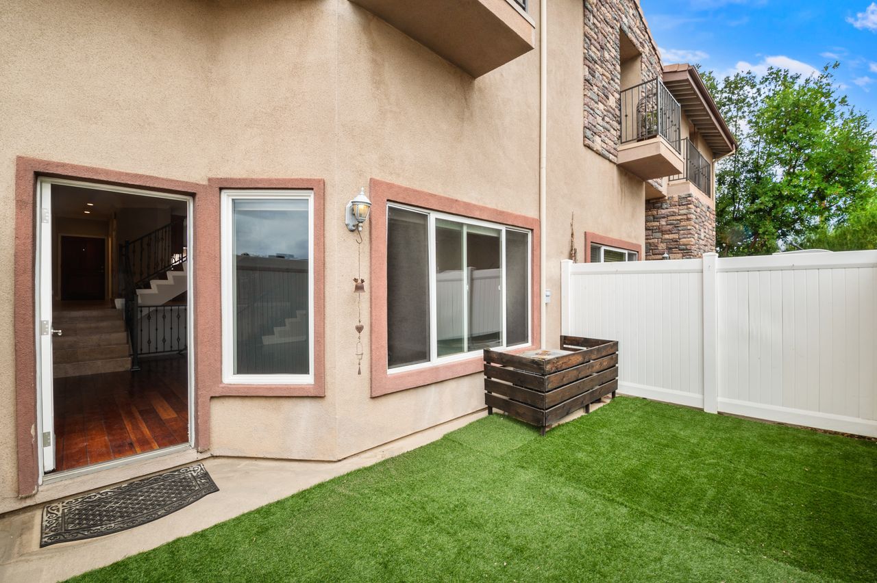 Building Photo - 5241 Colodny Dr