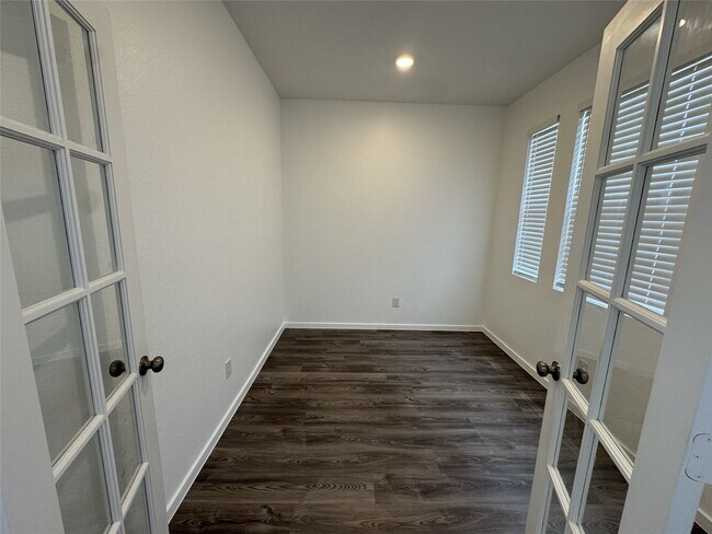 Building Photo - 5318-5318 Still Mdw Ln