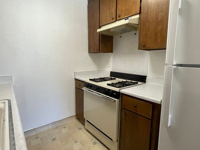Building Photo - 625 Adams St