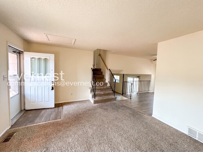 Building Photo - 2702 Dickens Dr