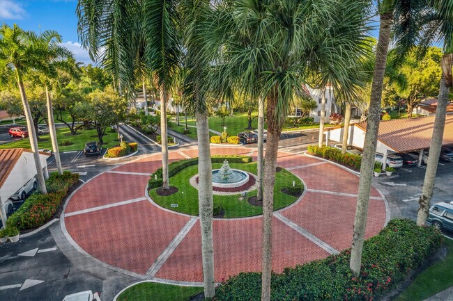 Building Photo - 4112 W Palm Aire Dr