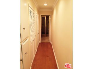 Building Photo - 137 S Palm Dr