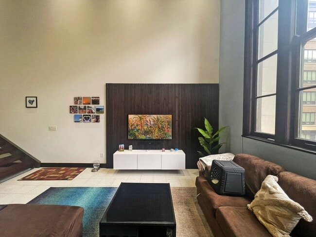 Building Photo - Spacious, Loft in Union Depot with Awesome...