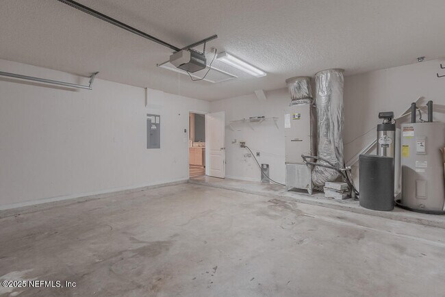 Building Photo - 14004 Crestwick Dr W