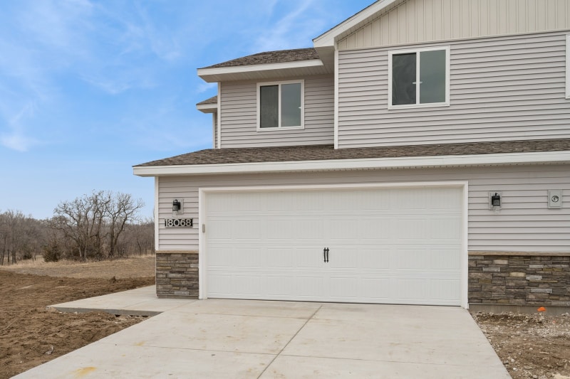 Building Photo - 18061 Walnut Circle