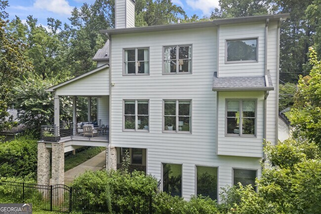 Building Photo - 1742 Helen Dr NE