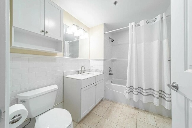 Building Photo - 830 Monroe St