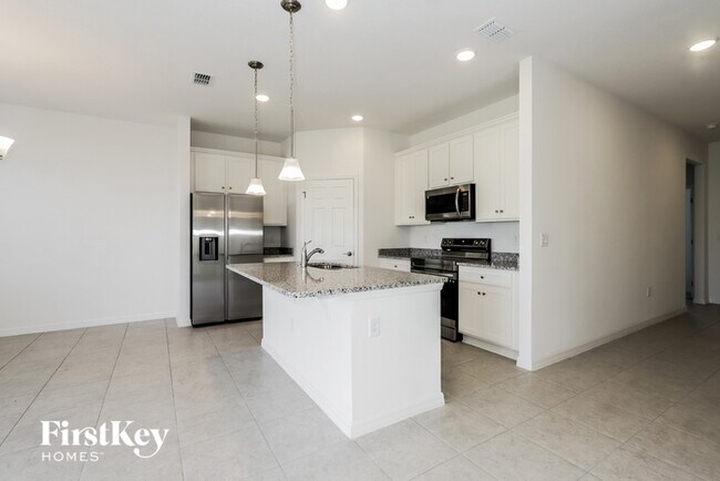 Building Photo - 418 Reina Wy