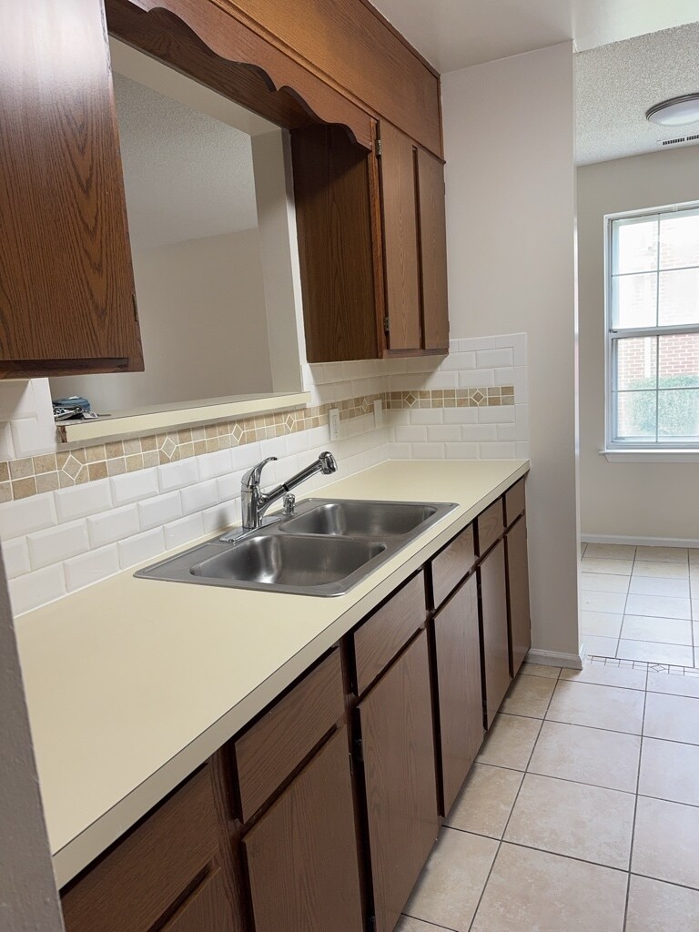 kitchen - 5324 Pandoria Ave