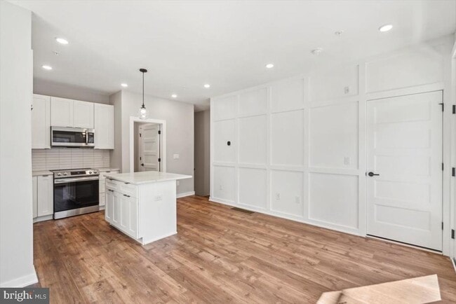 Building Photo - 3801 Hamilton St