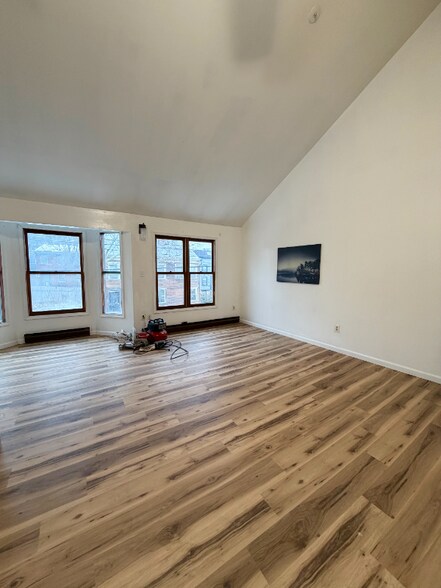 Building Photo - 32 Myrtle Ave