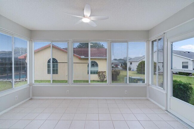 Building Photo - 807 Ramos Dr