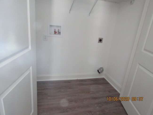 Building Photo - 108 Blue St