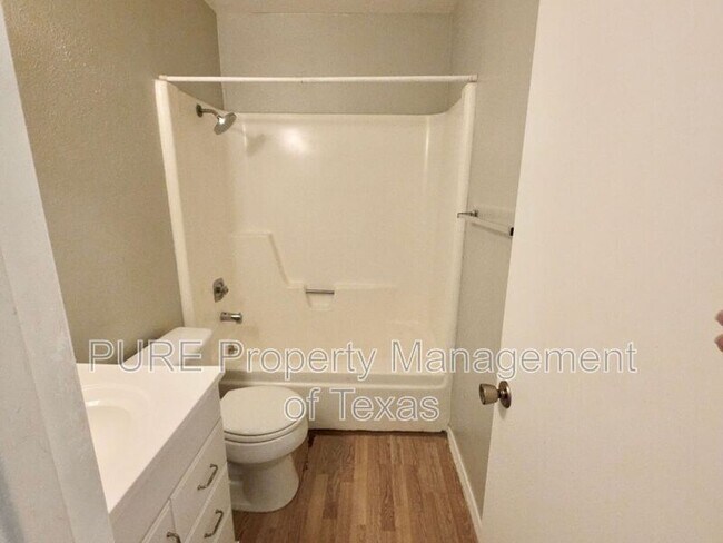 Building Photo - 8508 Romney Rd