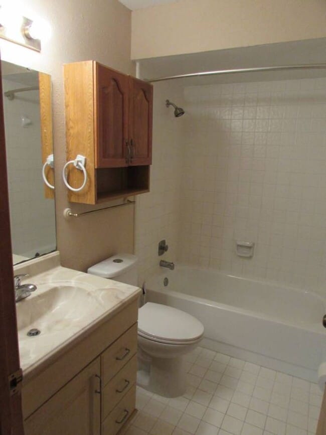 Building Photo - 2 Bedrooms/ 2 Baths, Large 2 story 1,050+ ...