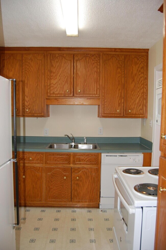 Building Photo - 4 Erskine Ln