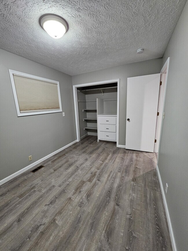 Building Photo - 5604 S 79th St