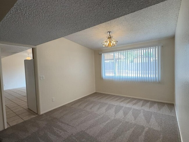 Building Photo - 3733 Sparrow Dr