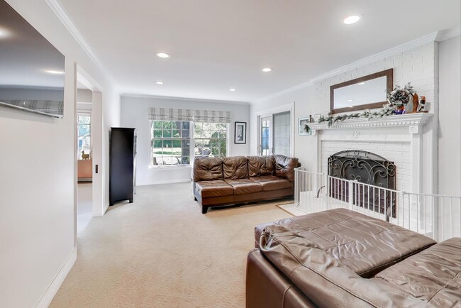 Building Photo - 21301 N Woodland Ave