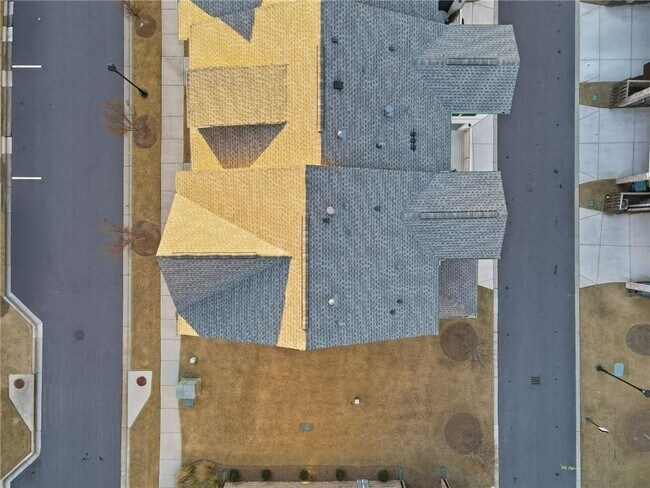 Building Photo - 318 Commons Ave