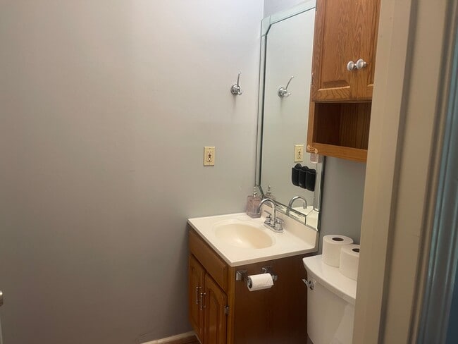 Building Photo - 1207 Cherokee Dr