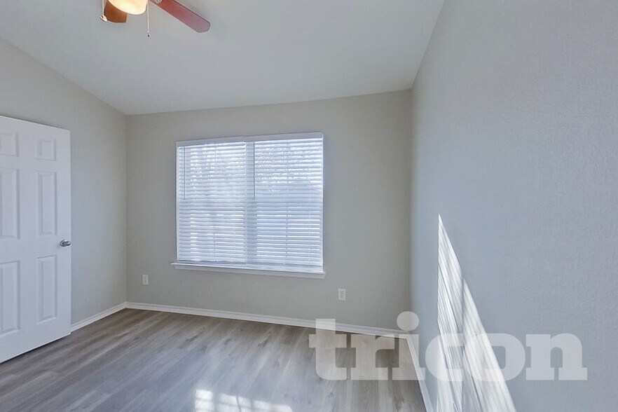 Building Photo - 396 Florence Dr