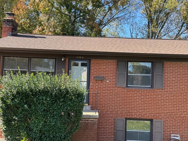 Building Photo - 2 bed 1 bath lower level of the house.lower level