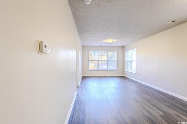 Building Photo - 4246 Villas Dr