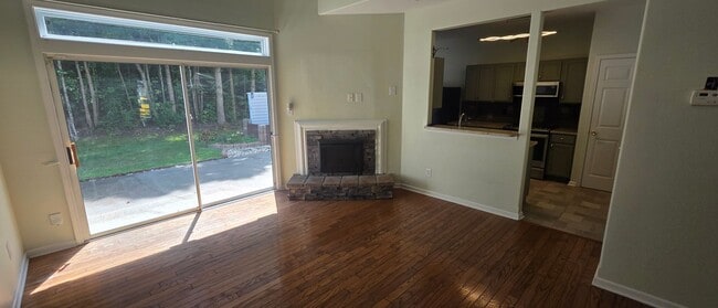 Building Photo - 5982 Fox Ridge Ln